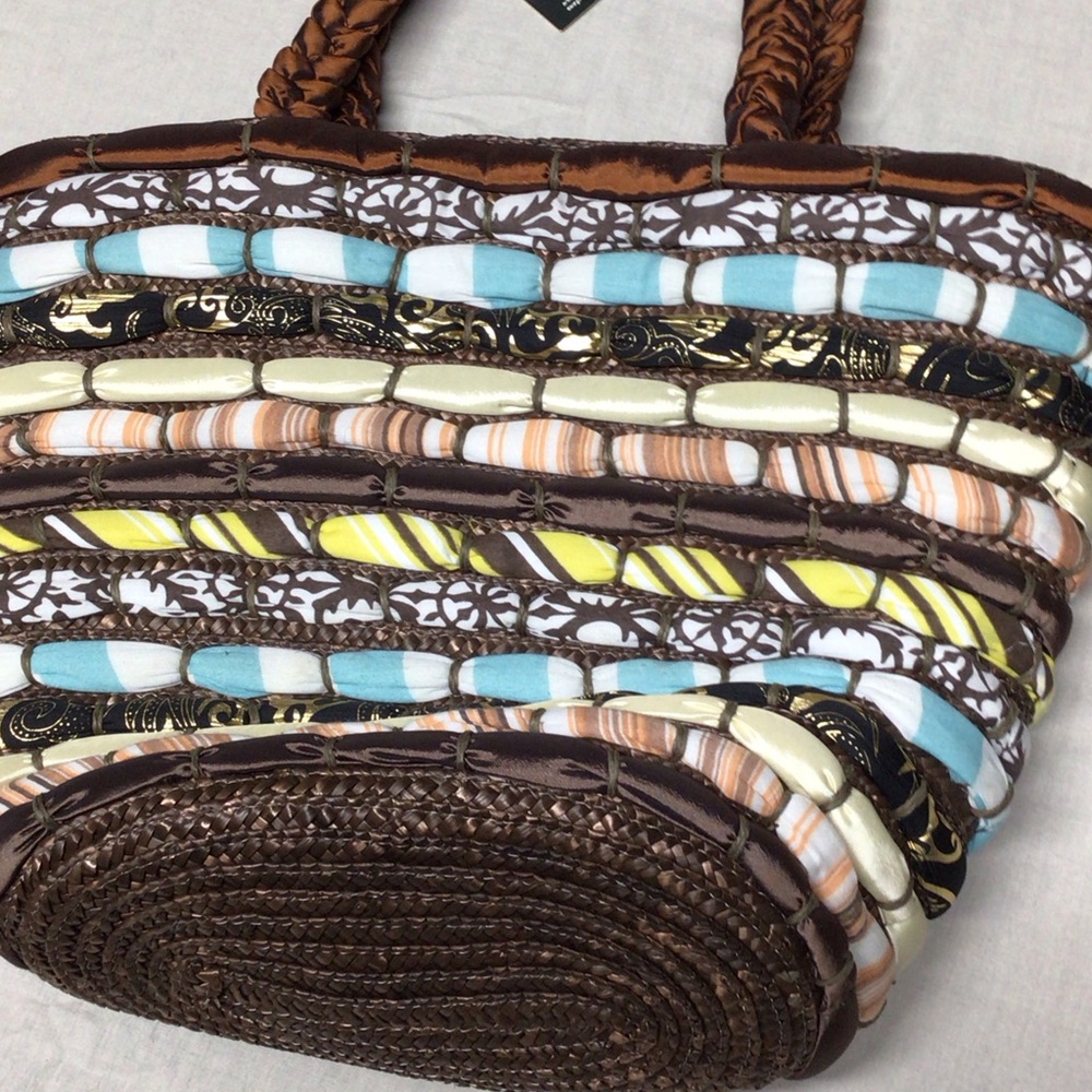 Chic Multicolor Woven Tote Bag - Picture 3 of 6